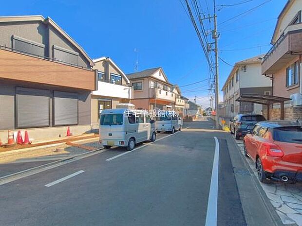 前面道路を含めた現地写真です。