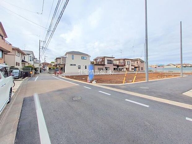 前面道路を含めた現地写真です。
