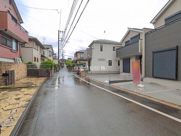前面道路を含めた現地写真です。