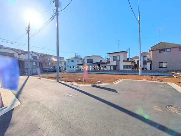 前面道路を含めた現地写真です。