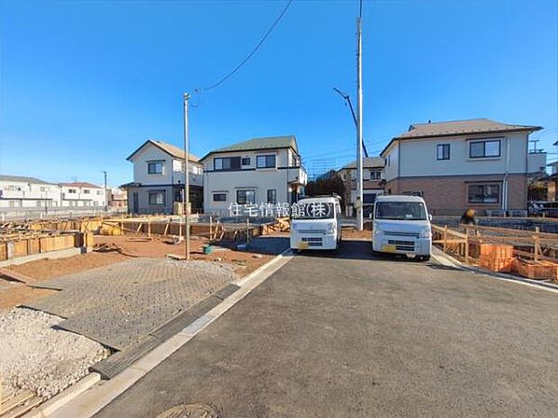 前面道路を含めた現地写真です。