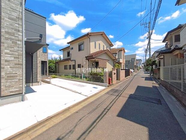 前面道路を含めた現地写真です。