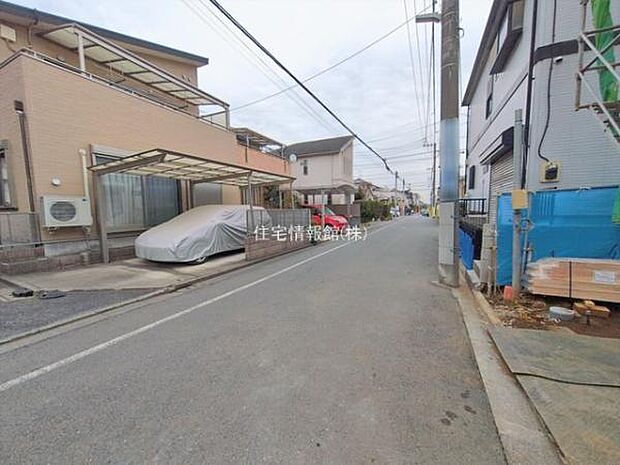 前面道路を含めた現地写真です。