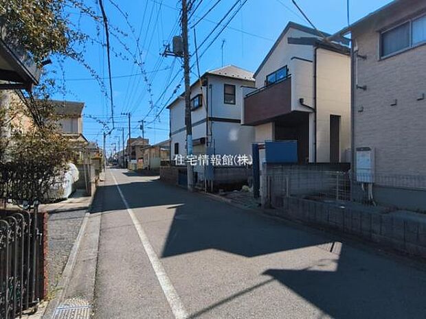 前面道路を含めた現地写真です。