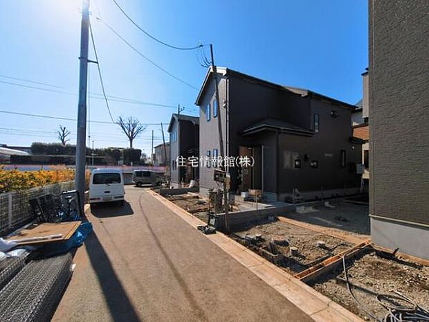 前面道路を含めた現地写真です。