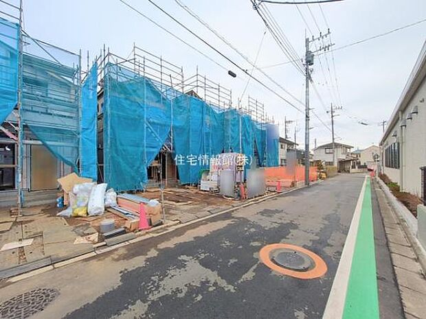 前面道路を含めた現地写真です。