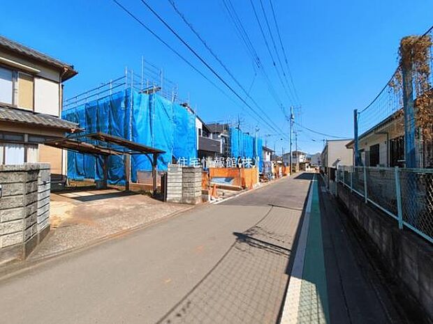 前面道路を含めた現地写真です。