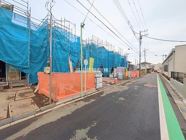 前面道路を含めた現地写真です。