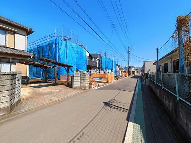 前面道路を含めた現地写真です。