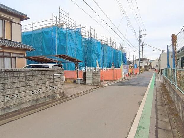 前面道路を含めた現地写真です。