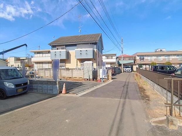 前面道路を含めた現地写真です。