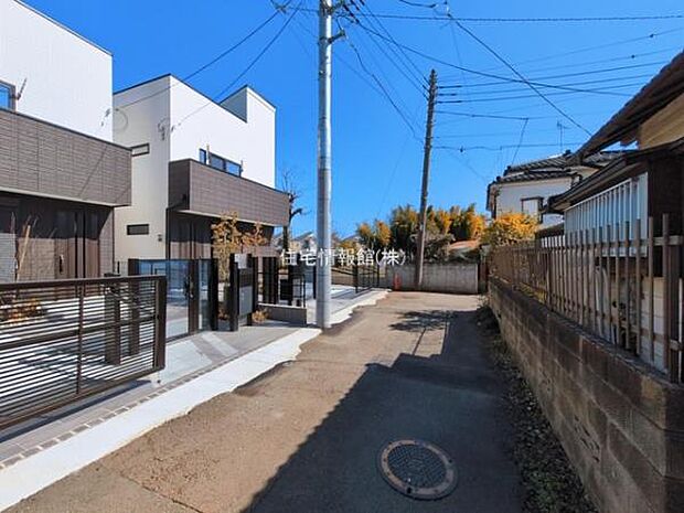 前面道路を含めた現地写真です。