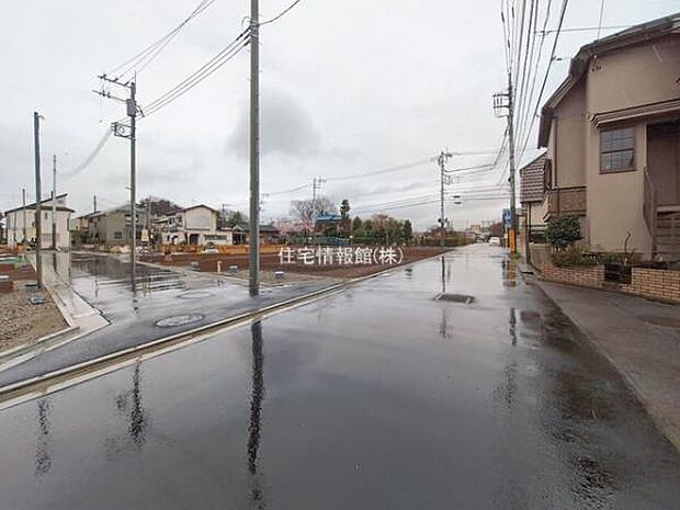 前面道路を含めた現地写真です。