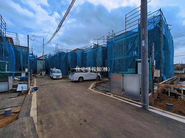 前面道路を含めた現地写真です。