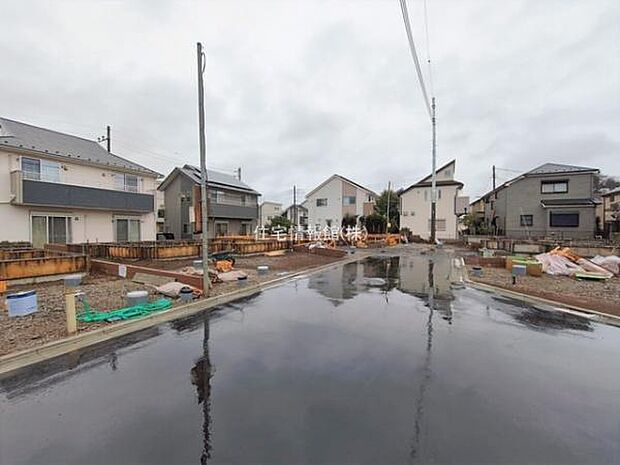 前面道路を含めた現地写真です。
