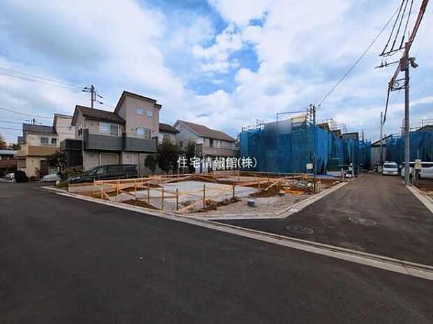 前面道路を含めた現地写真です。