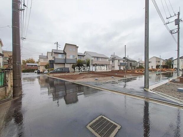 前面道路を含めた現地写真です。