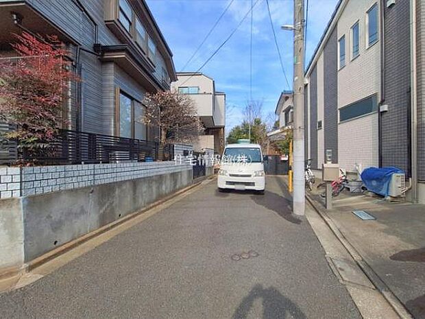 前面道路を含めた現地写真です。