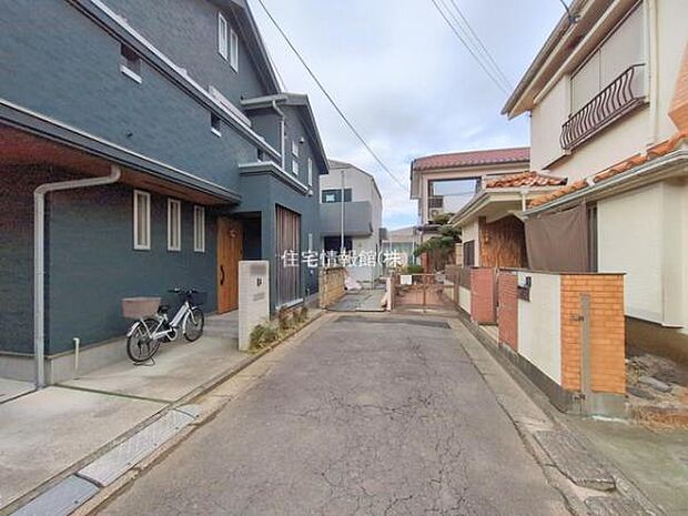 前面道路を含めた現地写真です。