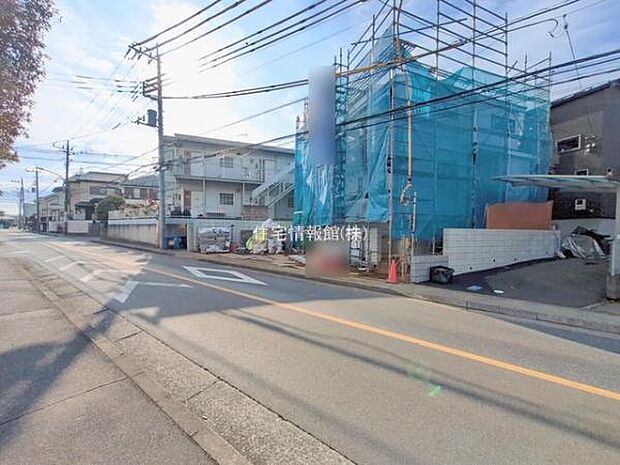 前面道路を含めた現地写真です。