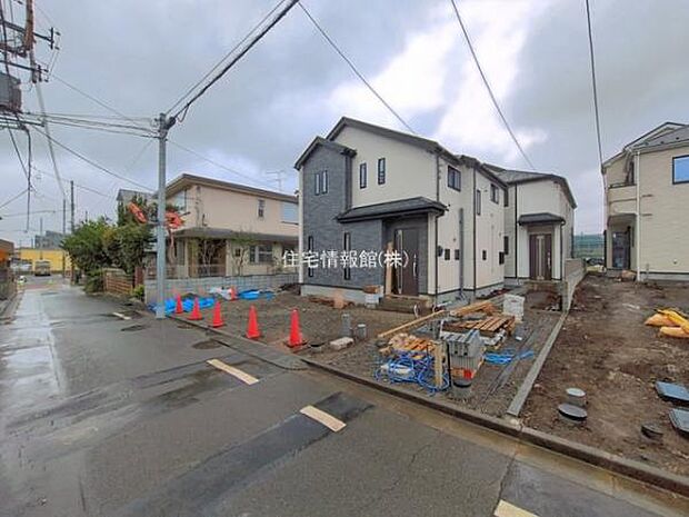 前面道路を含めた現地写真です。