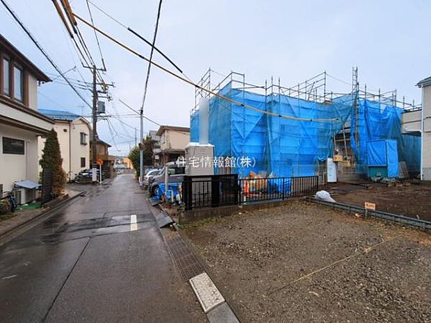 前面道路を含めた現地写真です。