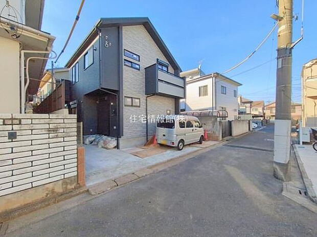 前面道路を含めた現地写真です。