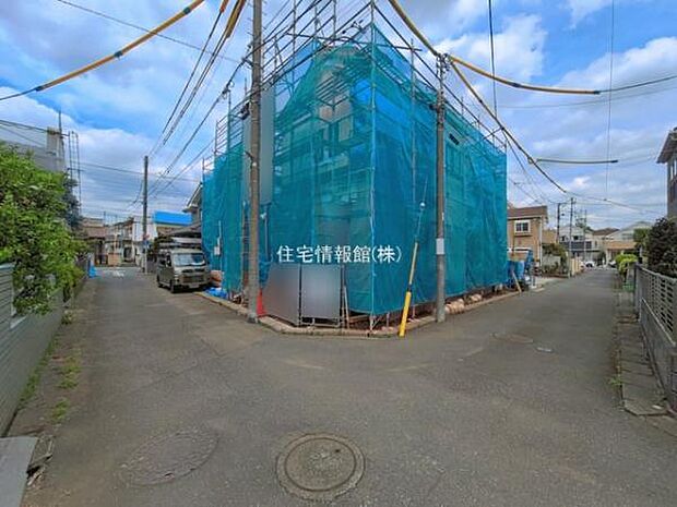 前面道路を含めた現地写真です。