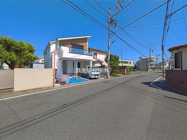 前面道路を含めた現地写真です。