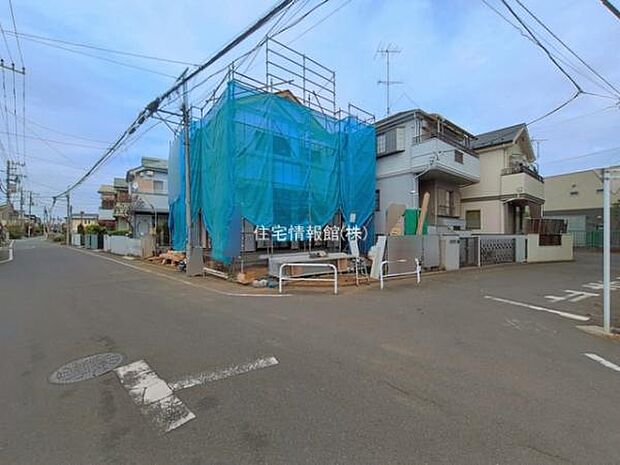 前面道路を含めた現地写真です。