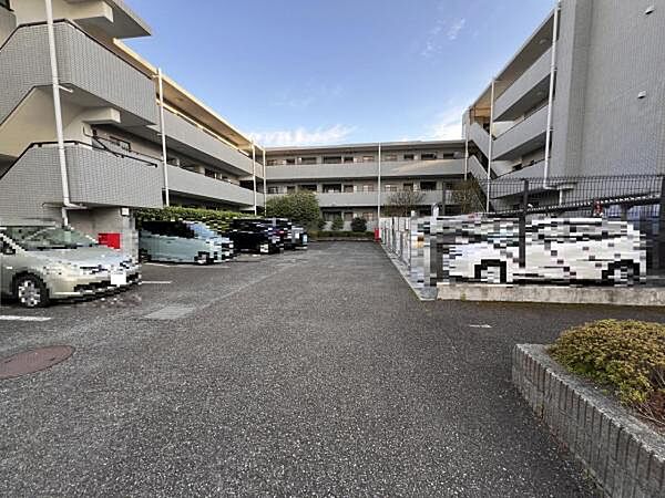 駐車場ももちろん完備しておりますのでお車所有の方にも心強いです。