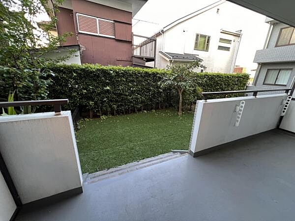 お庭スペースは、ガーデニングやお子様との外遊びなど多彩な用途でお楽しみいただけます。