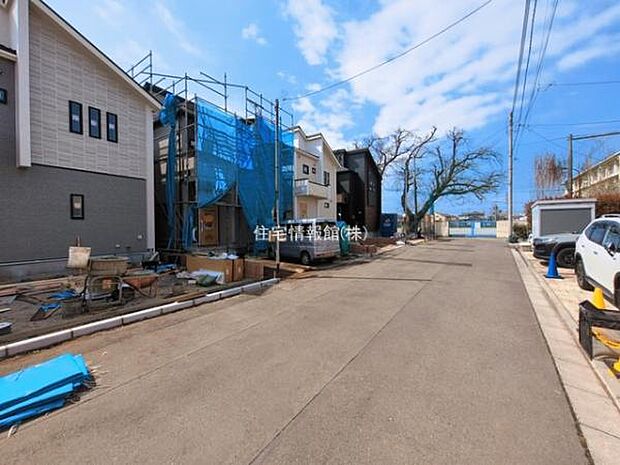 前面道路を含めた現地写真です。