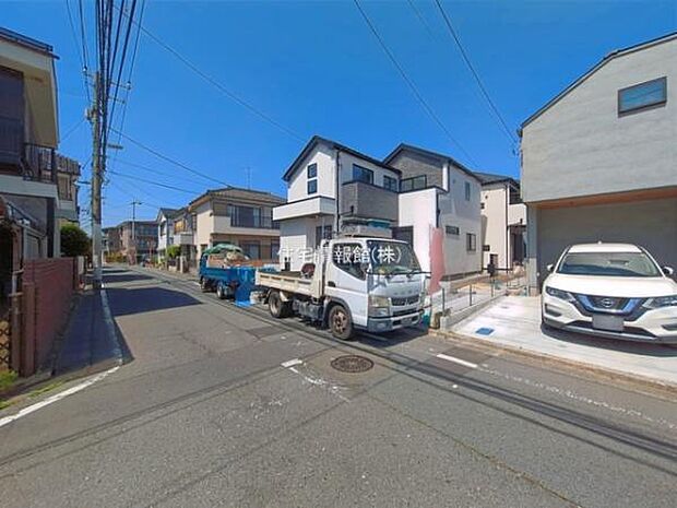 前面道路を含めた現地写真です。