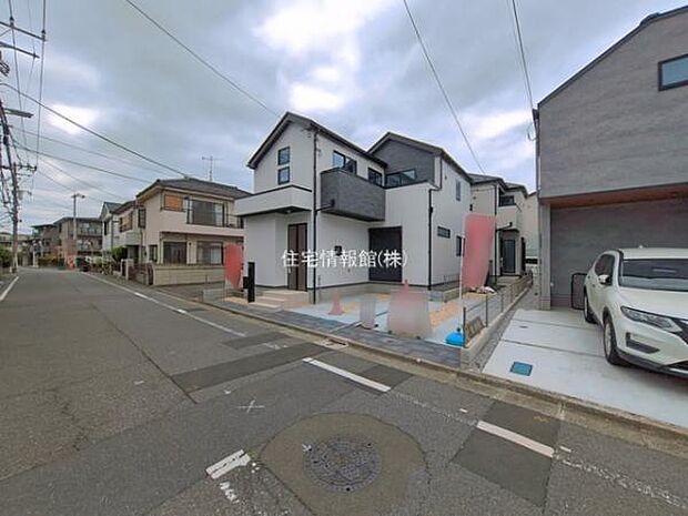 前面道路を含めた現地写真です。