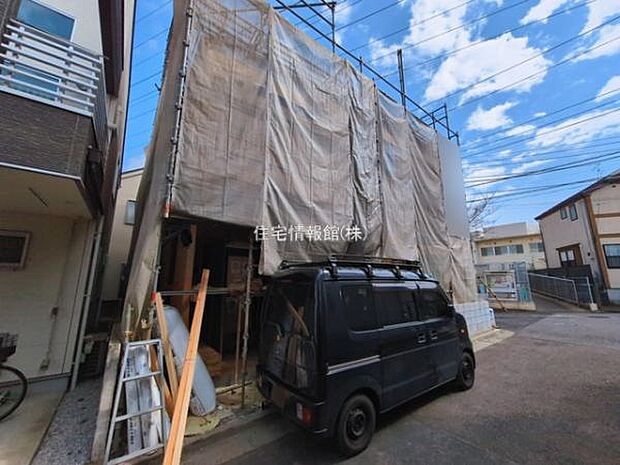 前面道路を含めた現地写真です。