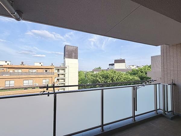 お洗濯ものを気持ち良く太陽の光で干せるのが嬉しいですね。