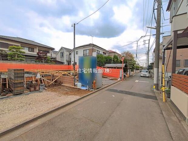 前面道路を含めた現地写真です。