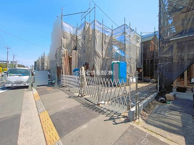 前面道路を含めた現地写真です。