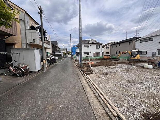 前面道路は公道。幅員約4mございます。