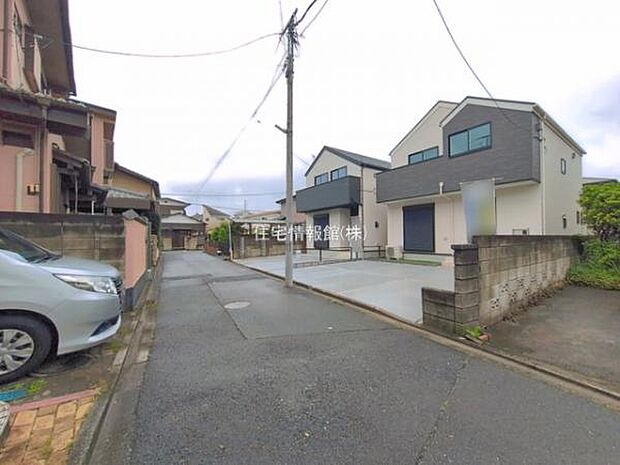 前面道路を含めた現地写真です。