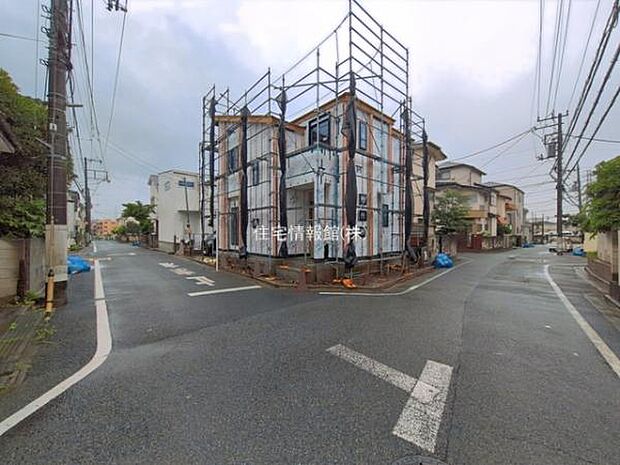 前面道路を含めた現地写真です。
