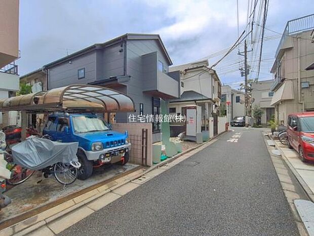 前面道路を含めた現地写真です。