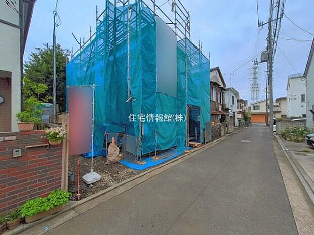 前面道路を含めた現地写真です。