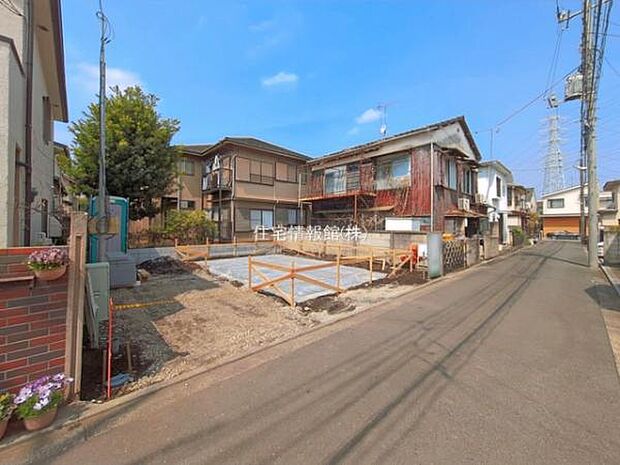 前面道路を含めた現地写真です。