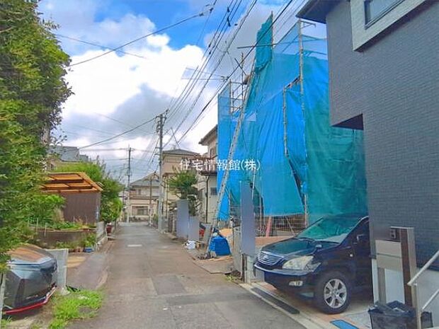 前面道路を含めた現地写真です。