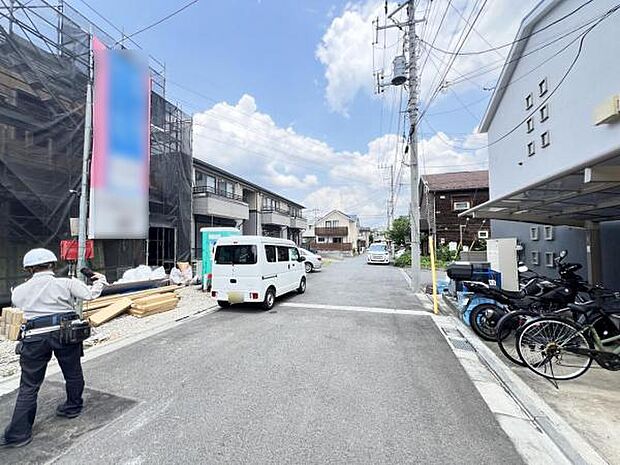 前面道路を含めた現地写真です。