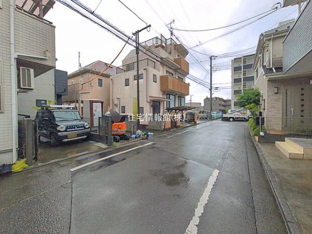 前面道路を含めた現地写真です。