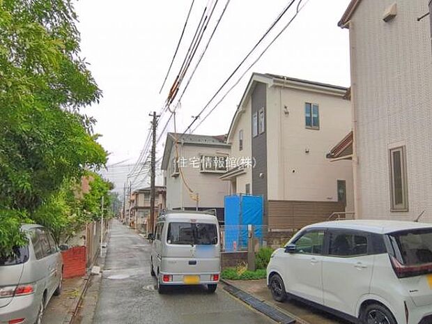 前面道路を含めた現地写真です。