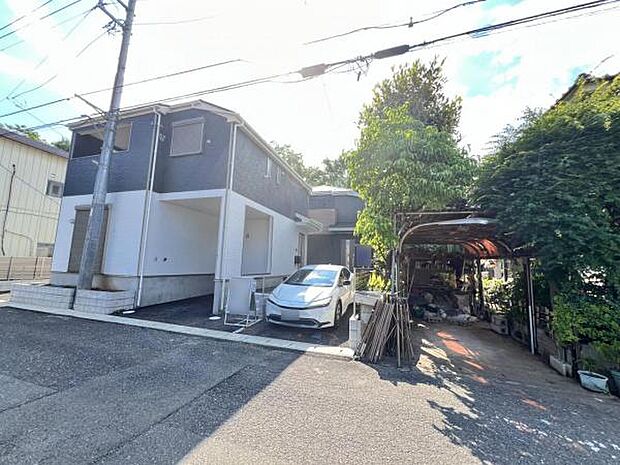 前面道路を含めた現地写真です。